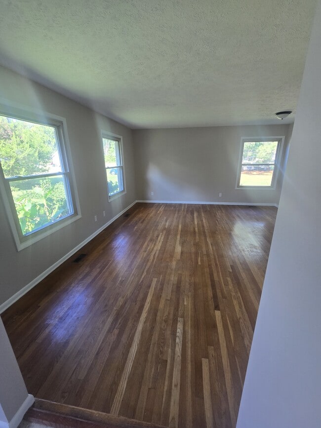 Building Photo - 109 Griffin St