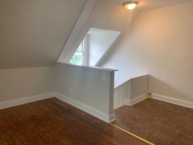 Building Photo - 424 E Maxwell St