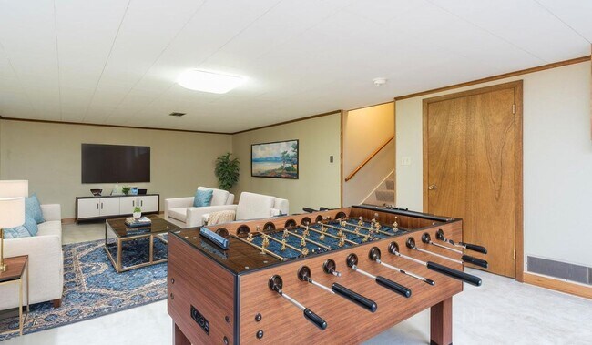 Building Photo - LARGE AND SPACIOUS, YET COZY AND QUAINT RANCH STYLE 4 BD, 3 BA HOUSE WITH DOUBLE ATTACHED GARAGE,...