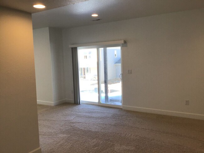 Building Photo - Beautiful home for rent between Parker and...