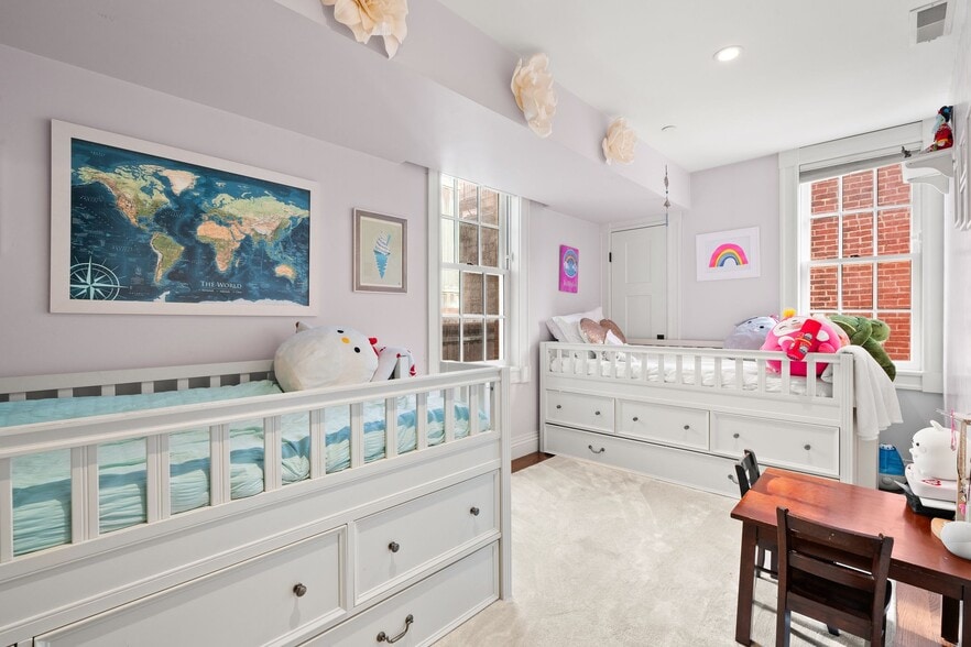 Building Photo - 7 Acorn St