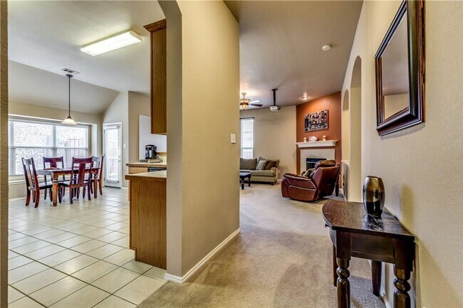 Building Photo - 5913 Dustin Trl