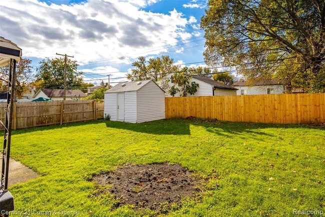 Building Photo - 26361 Parkington St