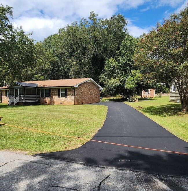 Building Photo - 60 Caroline Ave