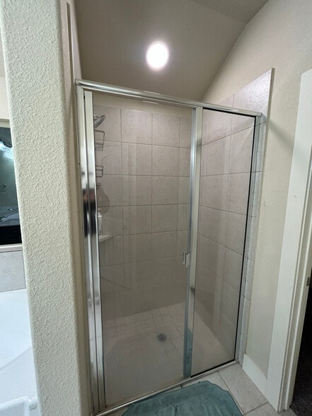 Building Photo - 1013 Larch Ln