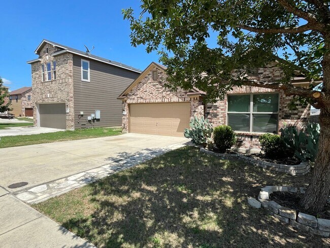 Building Photo - Beautiful 3 bedroom/2 bath in Legend Point!