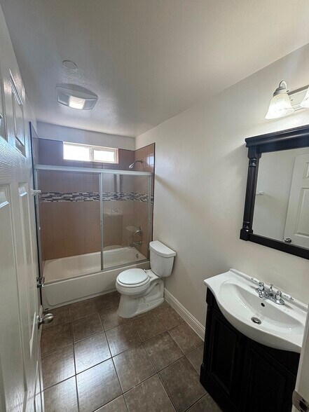 Building Photo - 836 W 76th St