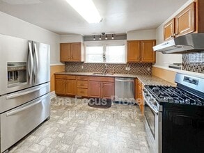 Building Photo - 716 7th Ave