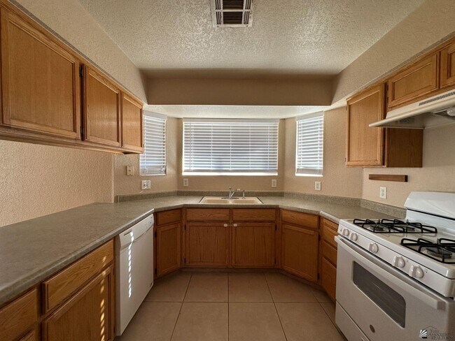 Building Photo - 11387 E 26th St