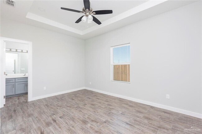 Building Photo - 3405 E Zinnia Ave