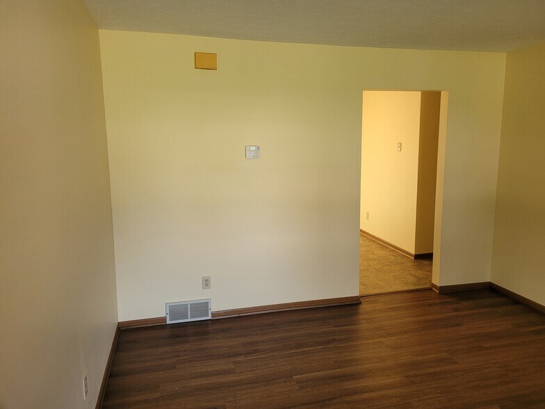 Family Room - 892 Postiy St NW