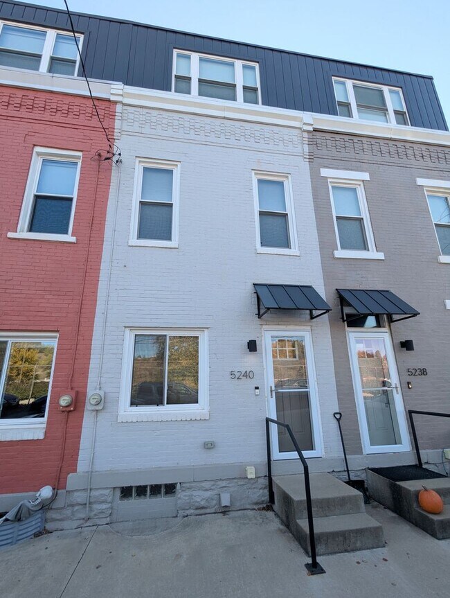 Building Photo - 3 Bedroom 2 Bathroom Single Family Home (L...