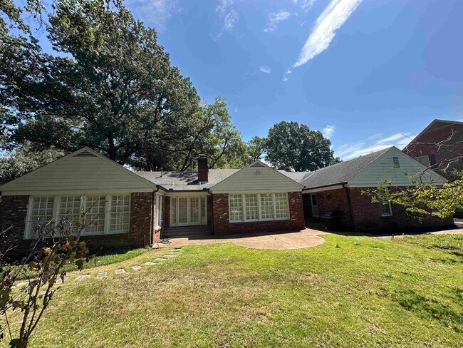 Building Photo - 289 Woodmont Dr