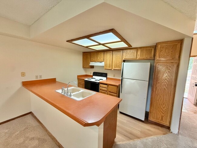 Building Photo - 499 Forest Edge Ln