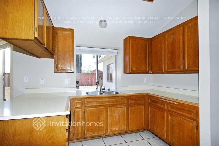 Building Photo - 13854 Robin Nest Ct