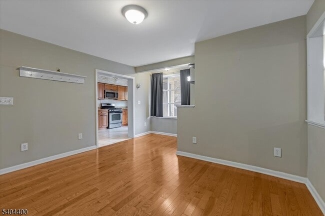 Building Photo - 32 W New St