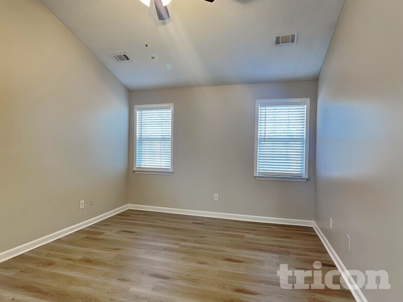 Building Photo - 207 Crystal Ct