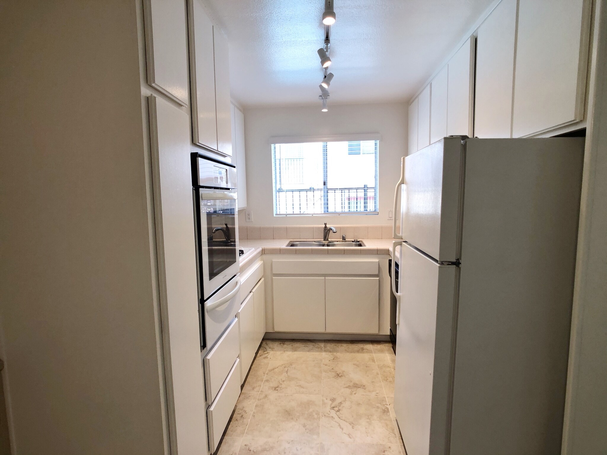 Building Photo - 3966 Cleveland Ave