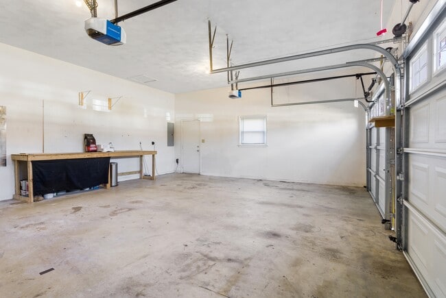 Building Photo - 226 Woodbury Forrest Dr