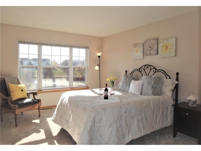 Building Photo - 9204 Holly Ln N