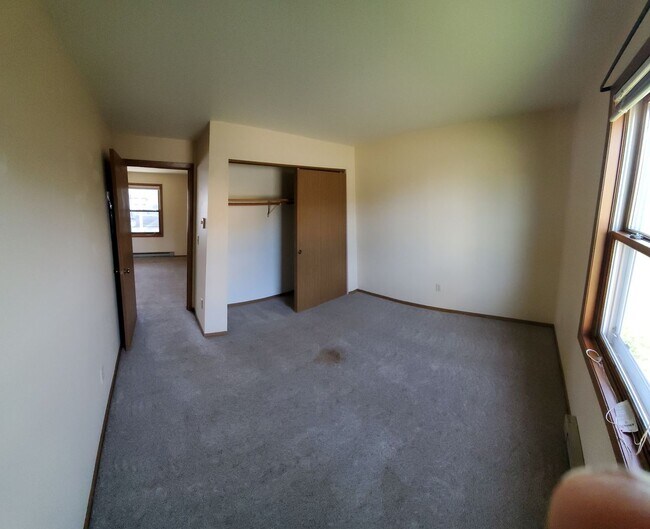 Building Photo - 522 E Bronson Rd