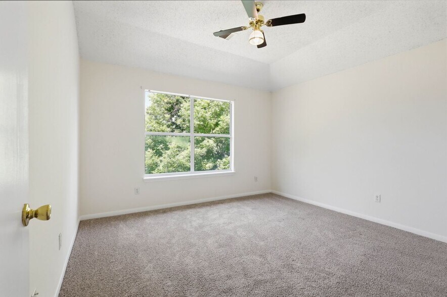Building Photo - 2082 Sailmaker Ct