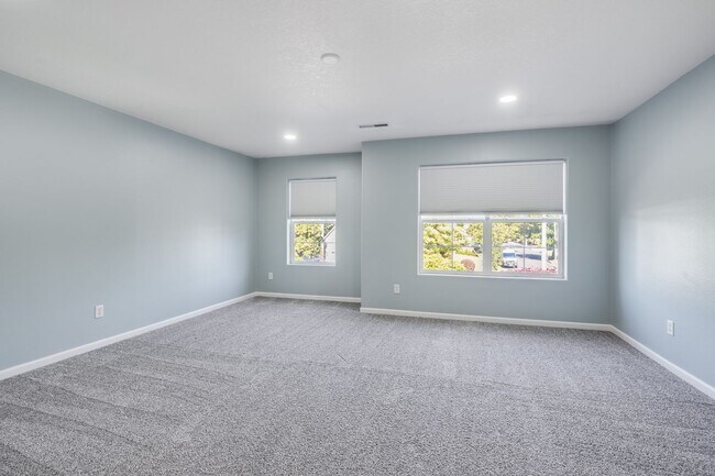 Building Photo - Beautiful 4 bed, 2.5 bath rental home in Oatfield Neighborhood Milwaukie!