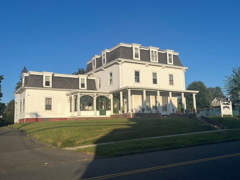 Building Photo - 127 Pearl St