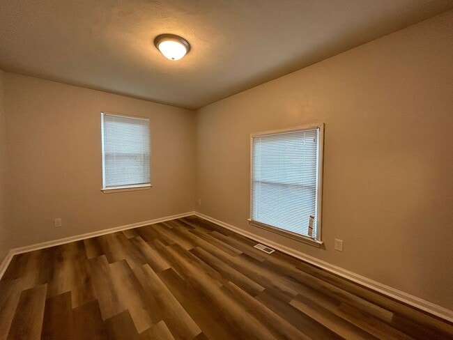 Building Photo - Welcome to this charming ranch-style home ...