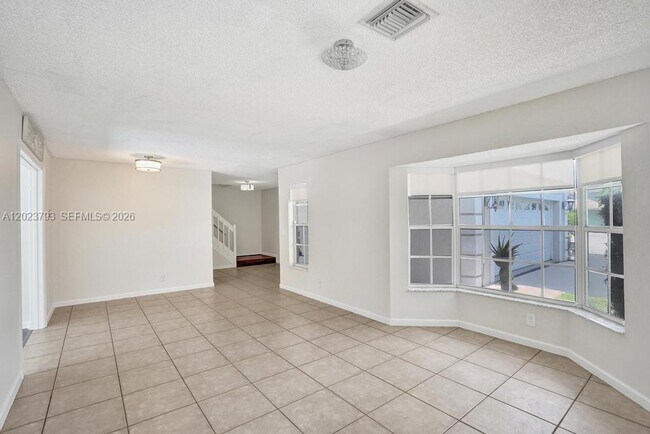 Building Photo - 21461 Sawmill Ct