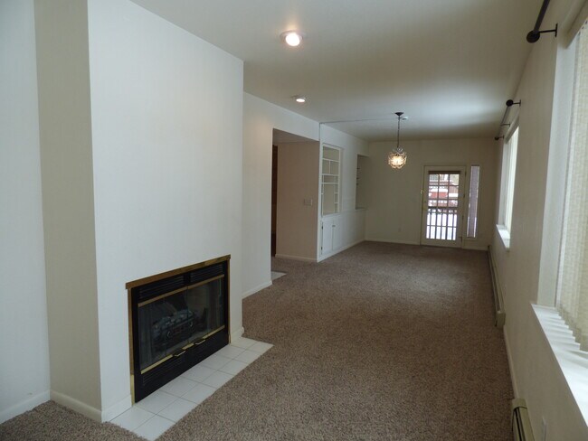 Building Photo - 1000 Fountain Terrace Dr