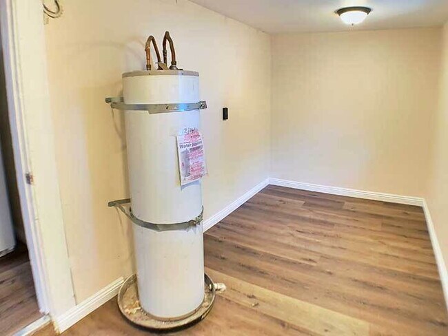 Building Photo - 2 bed, 1 bath home near downtown Placerville