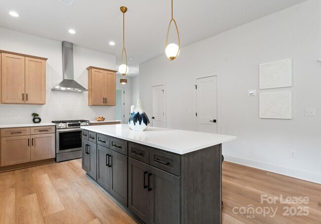 Building Photo - 2411 Pruitt St