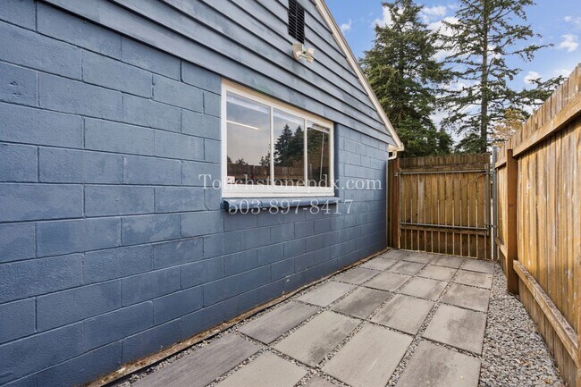 Building Photo - 9111 NE Tillamook St