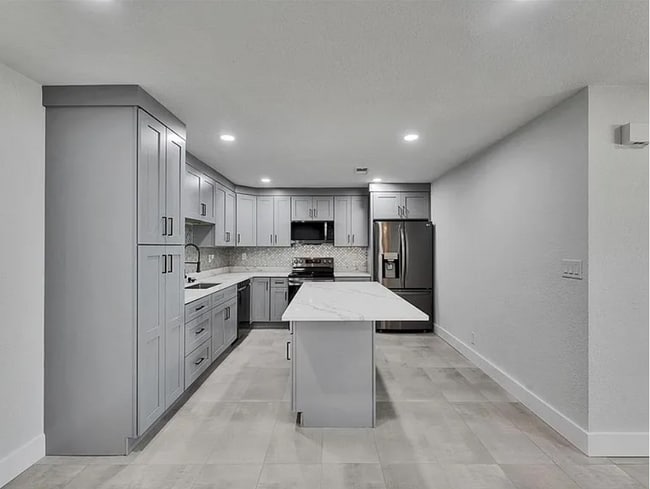 Building Photo - Apollo Beach Condo