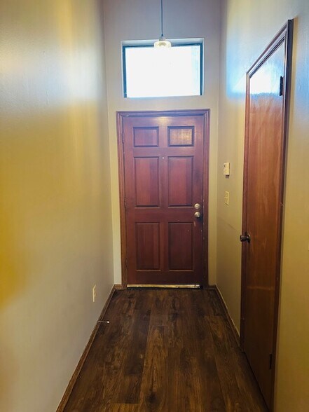 Building Photo - 600 Fire Light Dr