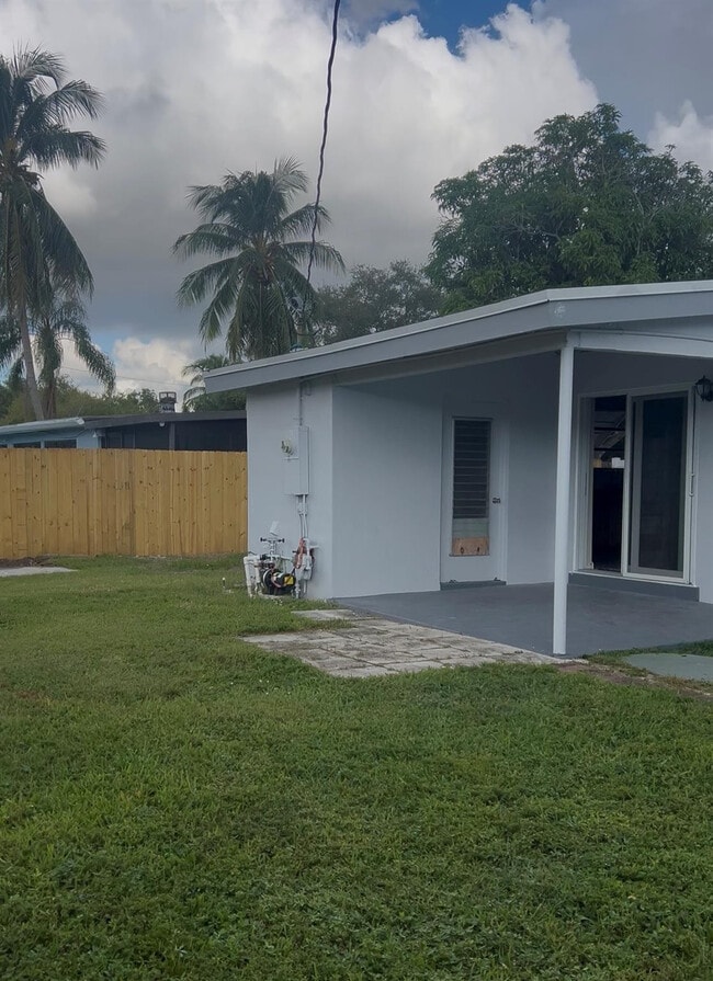 Building Photo - 6540 SW 4th St