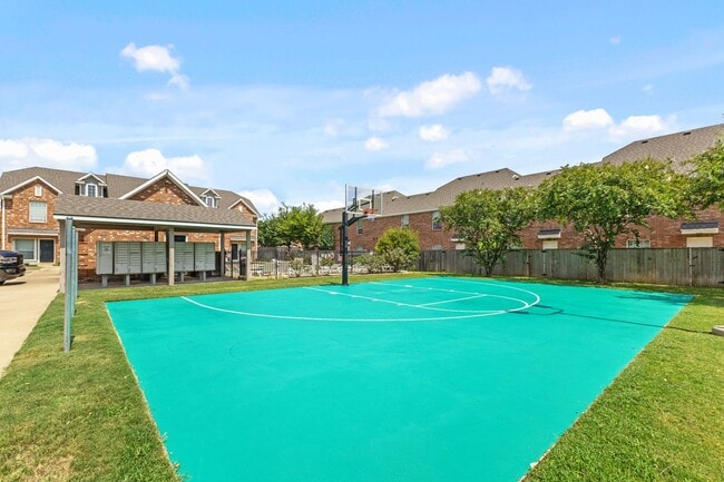 Building Photo - 3 Bed Available at Waterwood Townhome Complex!