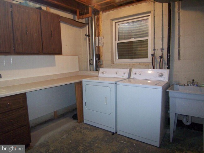 Building Photo - 8502 Lakinhurst Ln