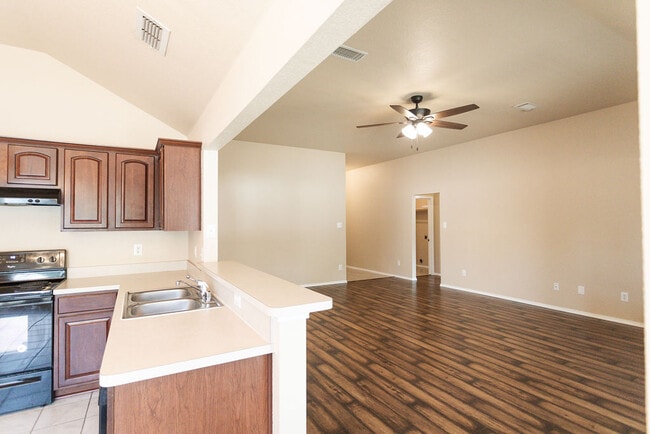 Building Photo - 1912 Cancun Dr