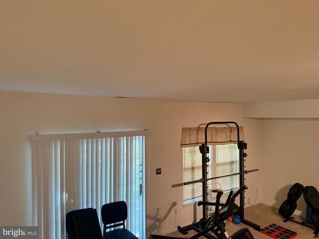 Building Photo - 8596 Wyngate Manor Ct