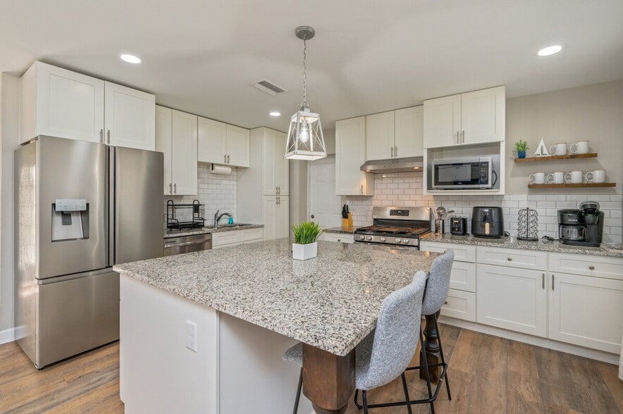 Building Photo - 130 N Lorraine Dr