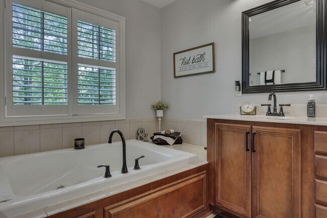 Building Photo - 7097 Pleasant Colony Cir