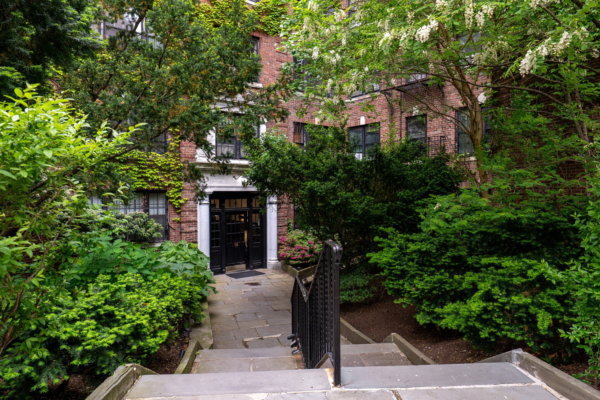 Building Photo - 50 Follen St