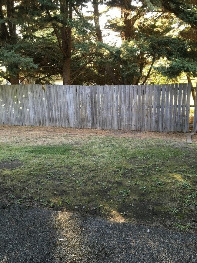 Building Photo - Orting 3bdr 1.5 bath Townhouse w/ garage
