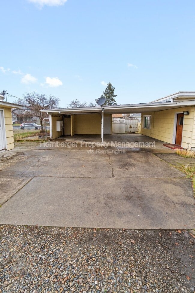 Building Photo - 2324 E South Crescent Ave