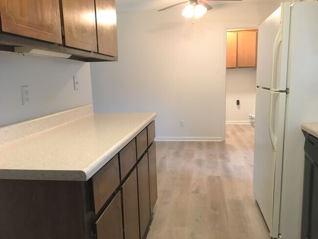 Building Photo - Charming 3 Bedroom, 2 Bath with Sunroom