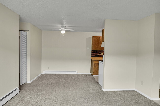 Building Photo - $1,245.95 - 2 Bed, 1 Bath Apartment in Co Springs with Pool and Clubhouse Access!