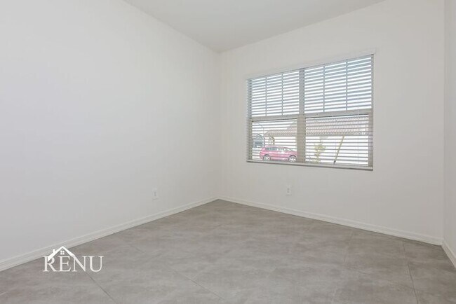 Building Photo - 35607 W San Capistrano Ave