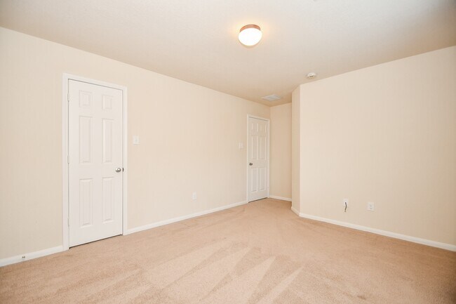 Building Photo - 2135 Waterford Park St